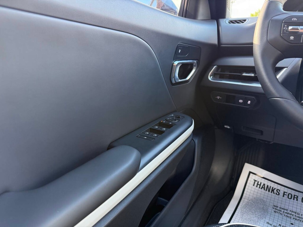 Kia K4 Vehicle Full-screen Gallery Image 30