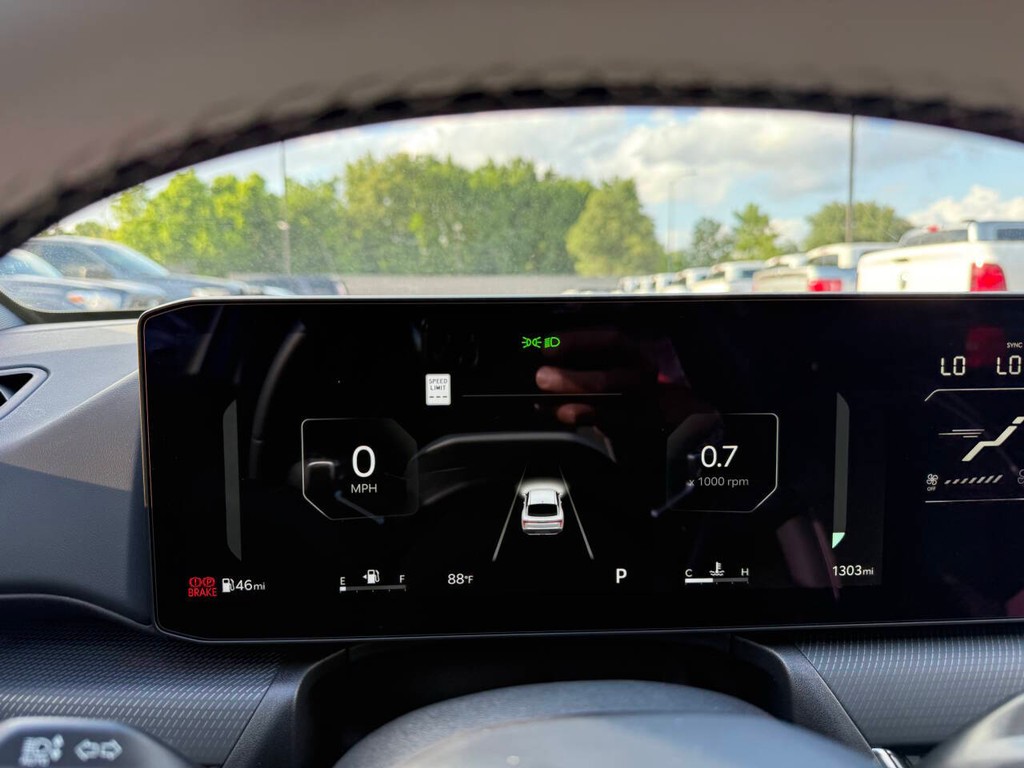 Kia K4 Vehicle Full-screen Gallery Image 32