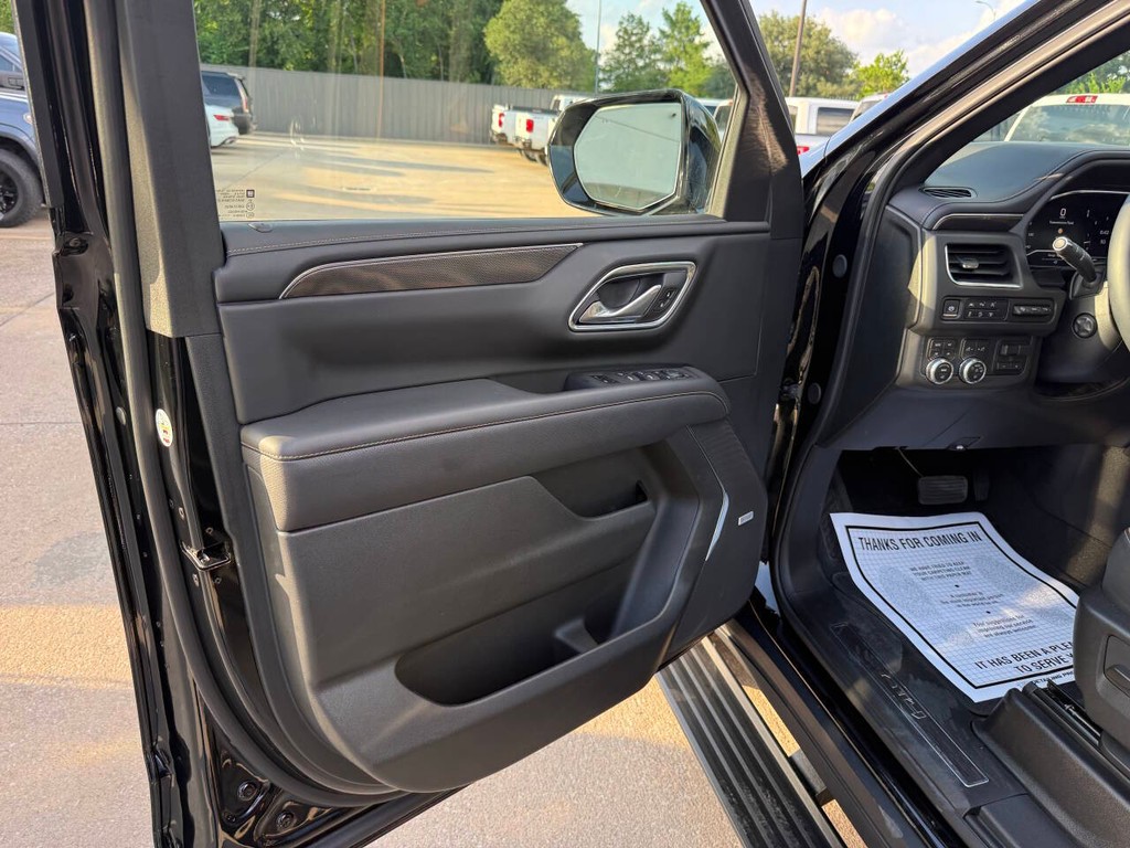 GMC Yukon Vehicle Full-screen Gallery Image 08