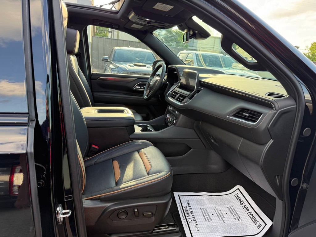GMC Yukon Vehicle Full-screen Gallery Image 10