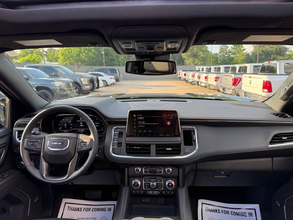GMC Yukon Vehicle Full-screen Gallery Image 19