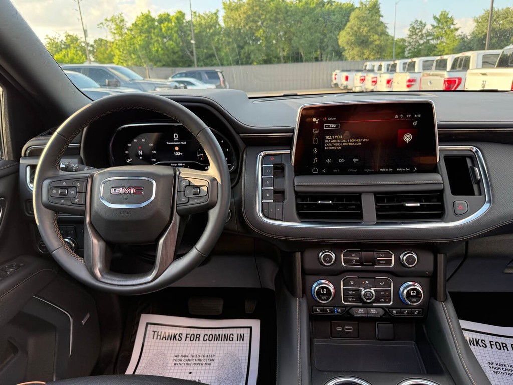 GMC Yukon Vehicle Full-screen Gallery Image 23