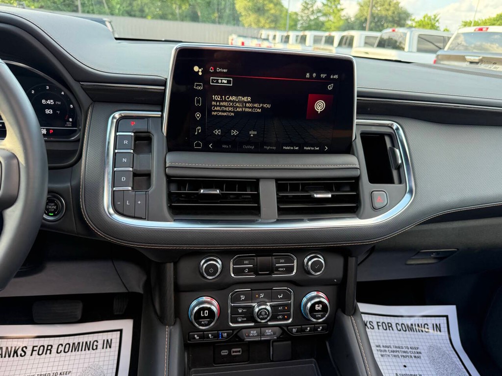 GMC Yukon Vehicle Full-screen Gallery Image 26