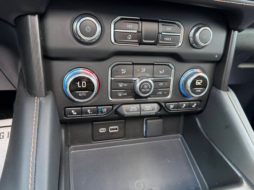 GMC Yukon Vehicle Full-screen Gallery Image 32