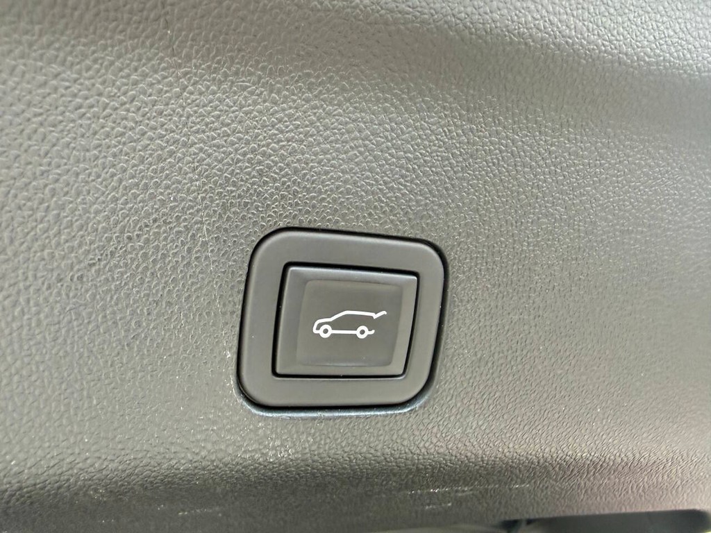 GMC Yukon Vehicle Full-screen Gallery Image 43