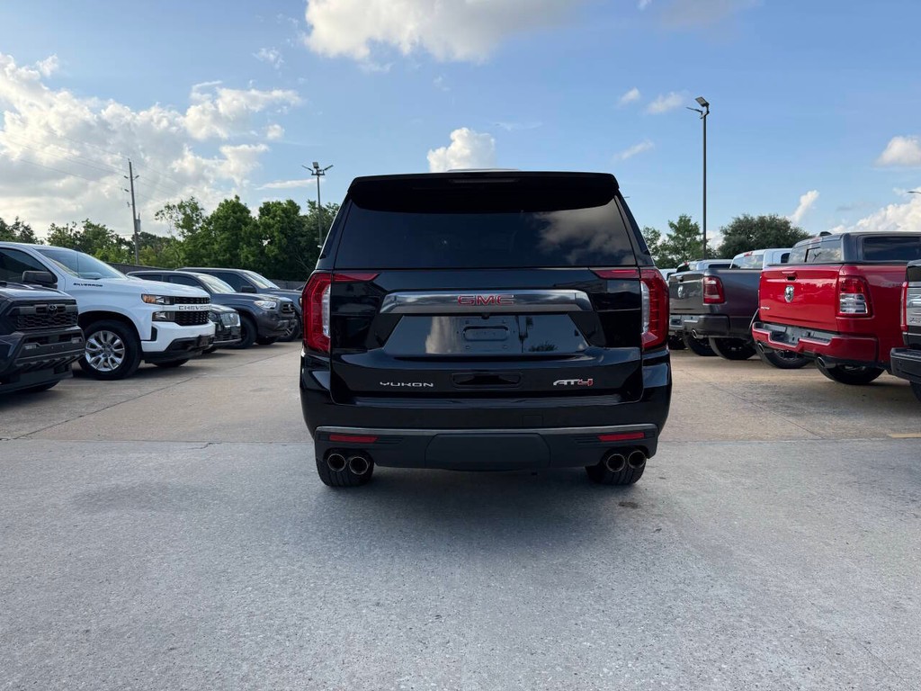 GMC Yukon Vehicle Full-screen Gallery Image 44