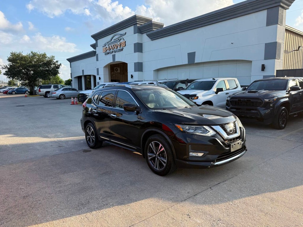 Nissan Rogue Vehicle Full-screen Gallery Image 02