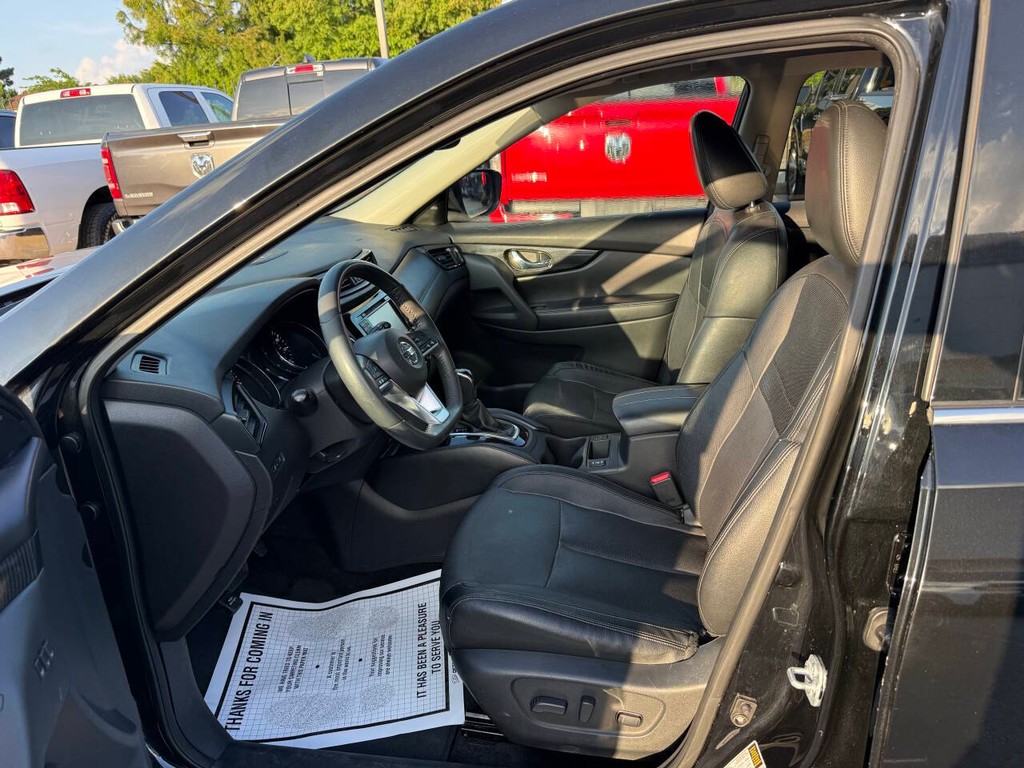 Nissan Rogue Vehicle Full-screen Gallery Image 07