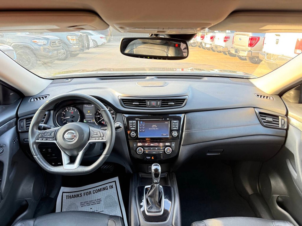 Nissan Rogue Vehicle Full-screen Gallery Image 16