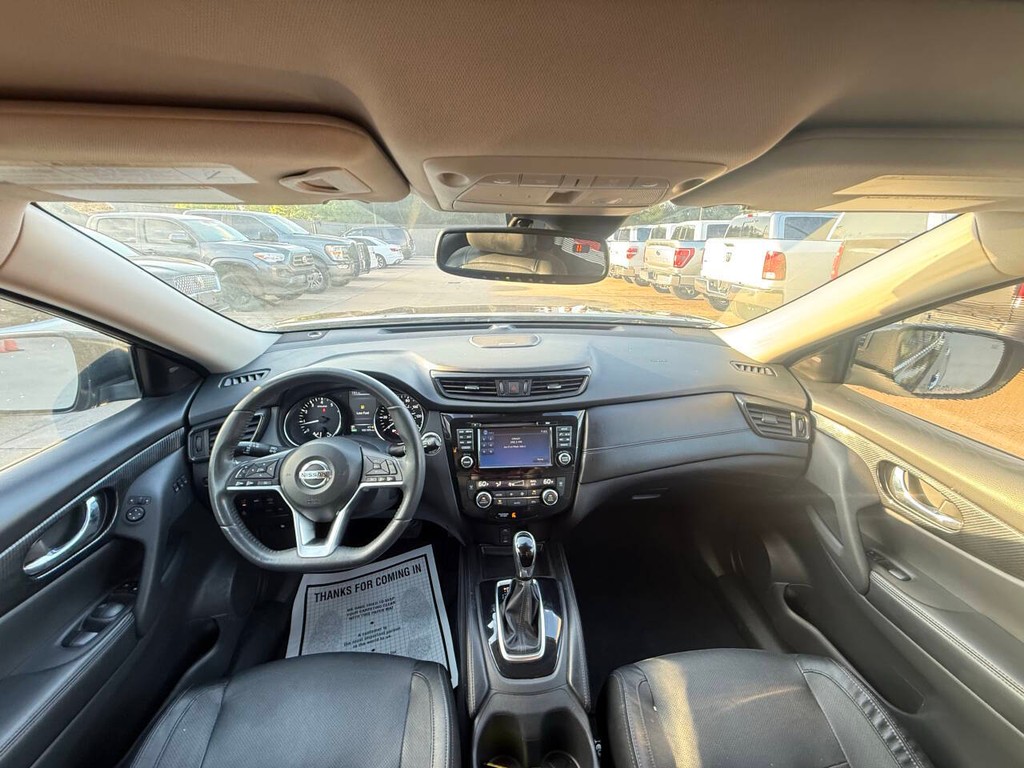 Nissan Rogue Vehicle Full-screen Gallery Image 17