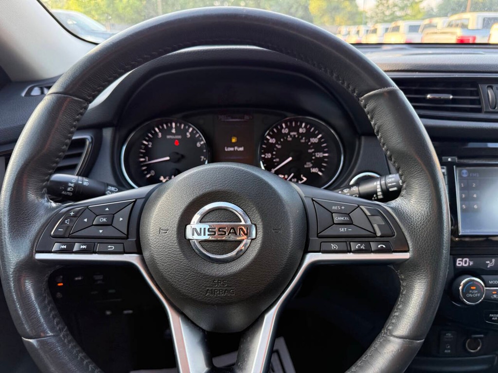 Nissan Rogue Vehicle Full-screen Gallery Image 19