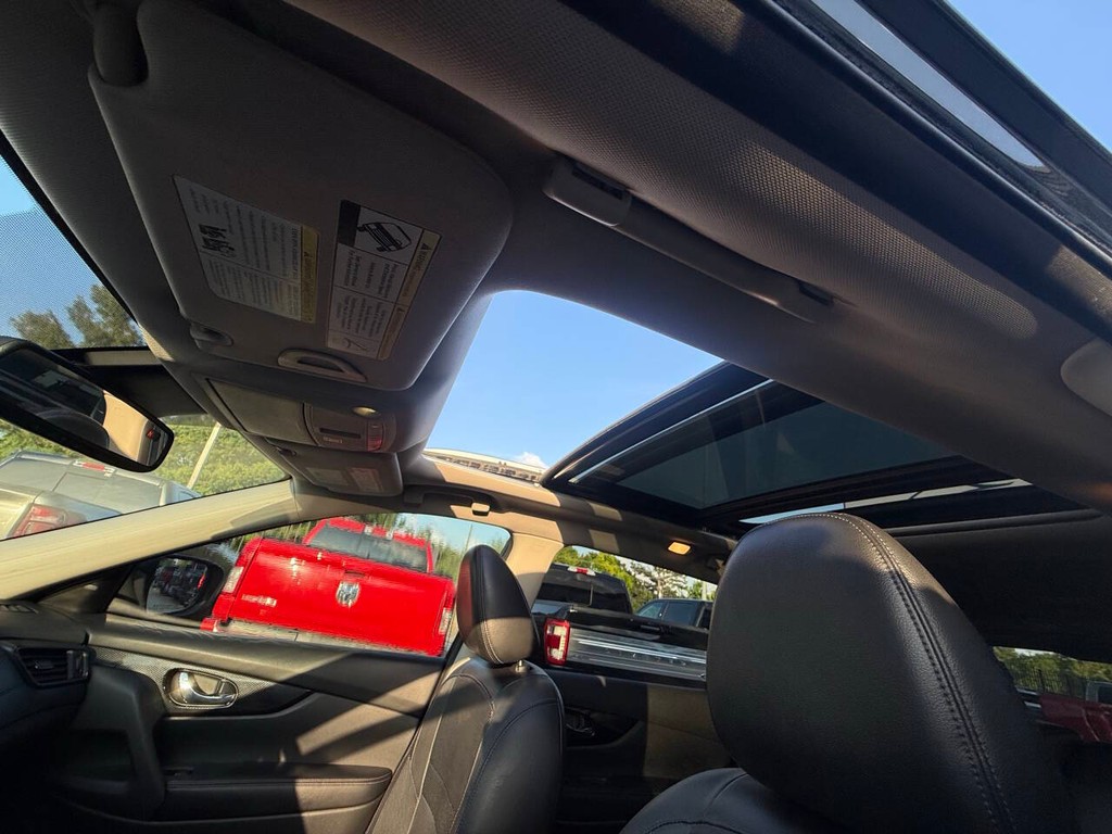 Nissan Rogue Vehicle Full-screen Gallery Image 28