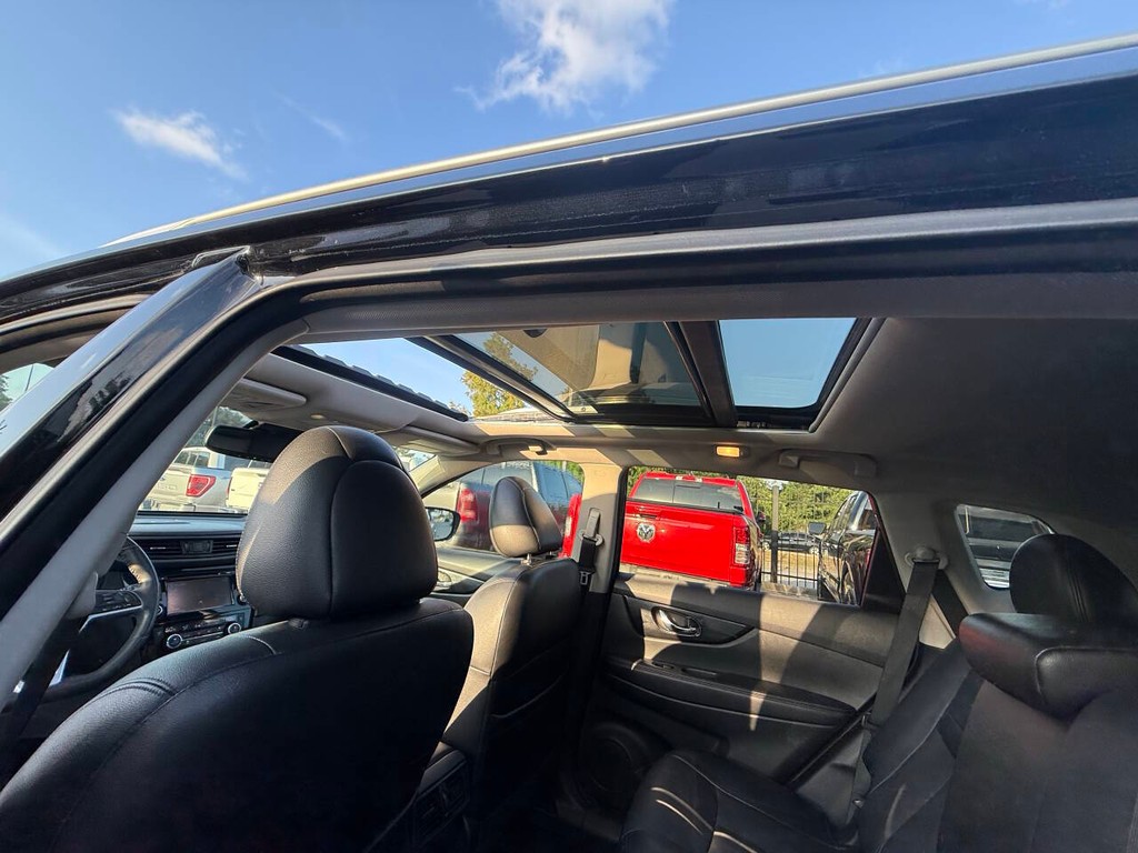 Nissan Rogue Vehicle Full-screen Gallery Image 29