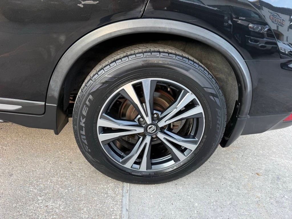 Nissan Rogue Vehicle Full-screen Gallery Image 34