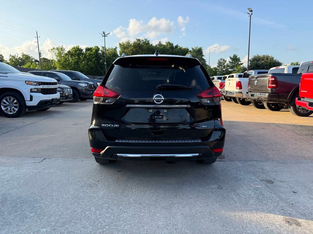 Nissan Rogue Vehicle Full-screen Gallery Image 35