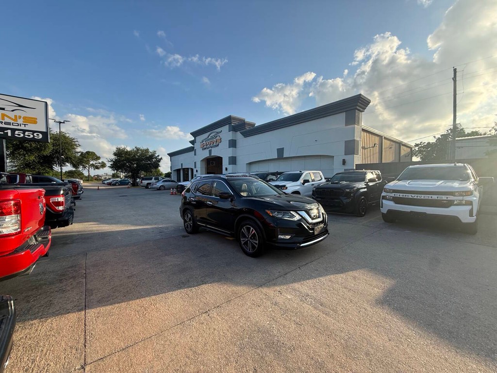 Nissan Rogue Vehicle Full-screen Gallery Image 40