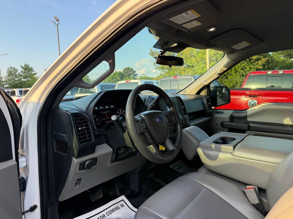 Ford F-150 Vehicle Full-screen Gallery Image 06
