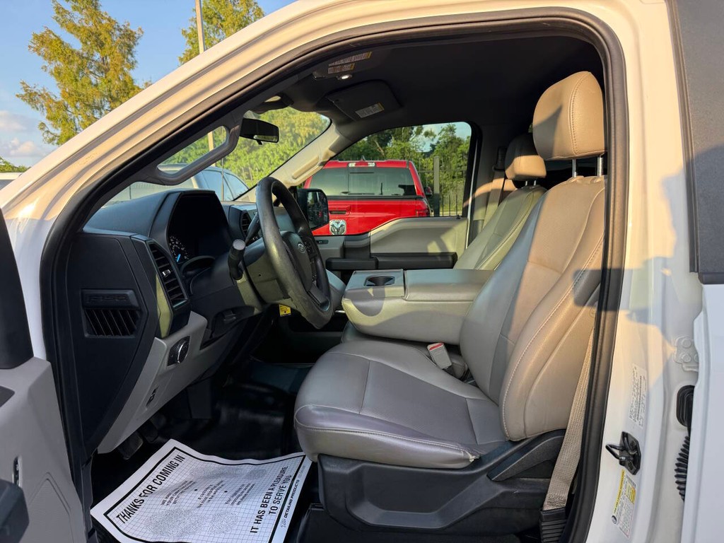 Ford F-150 Vehicle Full-screen Gallery Image 08