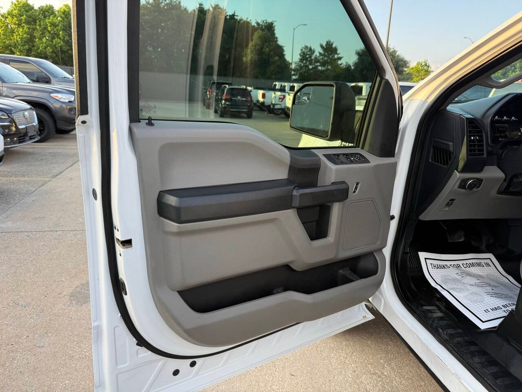 Ford F-150 Vehicle Full-screen Gallery Image 09