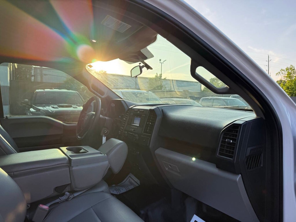 Ford F-150 Vehicle Full-screen Gallery Image 10