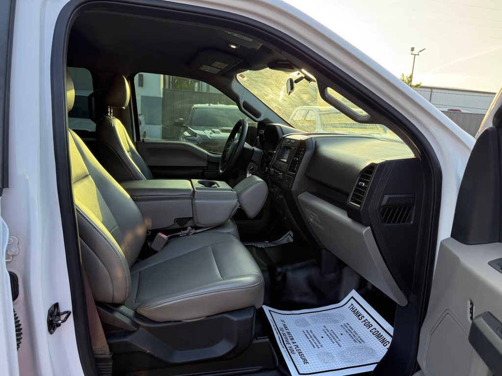 Ford F-150 Vehicle Full-screen Gallery Image 11