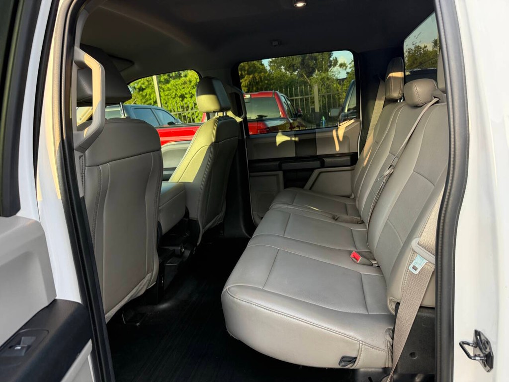 Ford F-150 Vehicle Full-screen Gallery Image 12