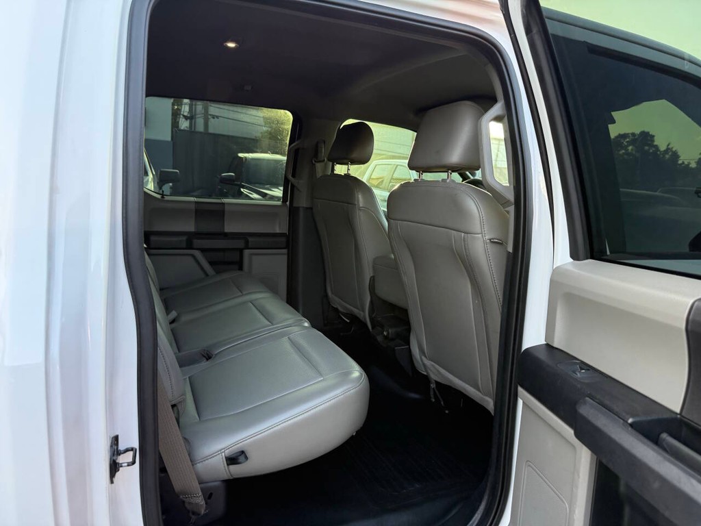 Ford F-150 Vehicle Full-screen Gallery Image 14