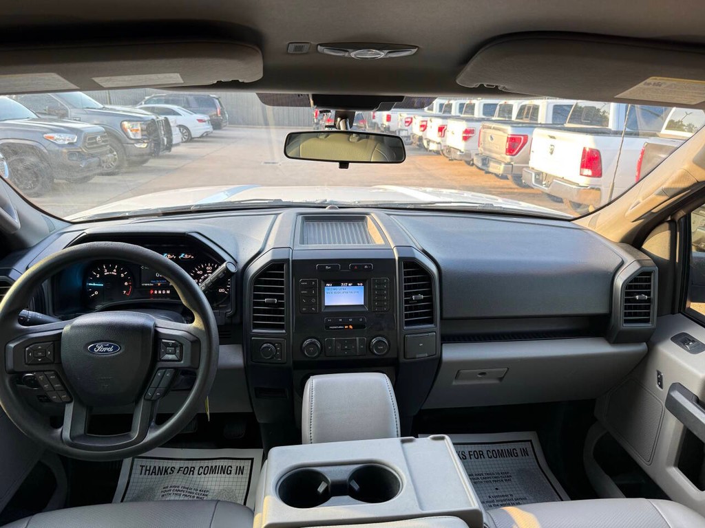 Ford F-150 Vehicle Full-screen Gallery Image 17