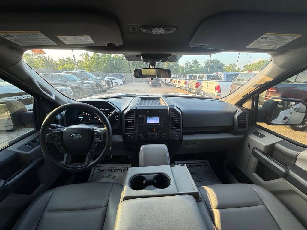 Ford F-150 Vehicle Full-screen Gallery Image 18