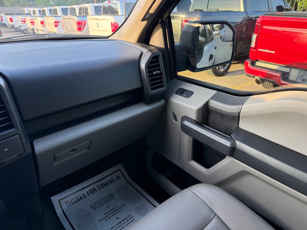 Ford F-150 Vehicle Full-screen Gallery Image 21