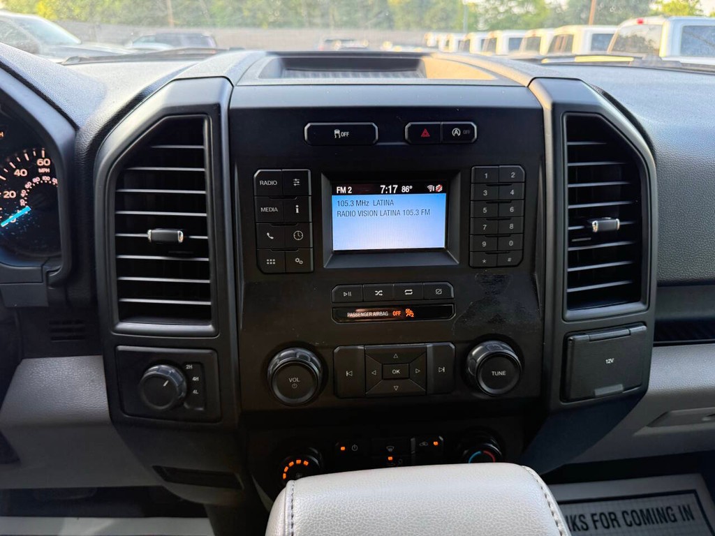 Ford F-150 Vehicle Full-screen Gallery Image 24