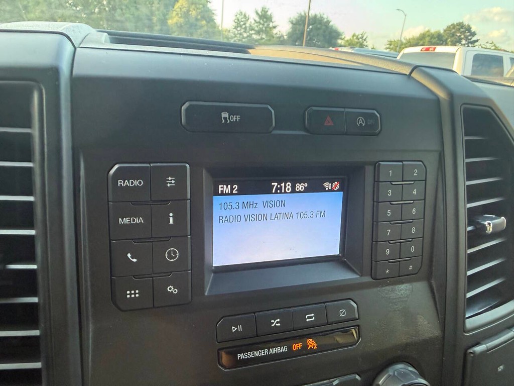 Ford F-150 Vehicle Full-screen Gallery Image 27