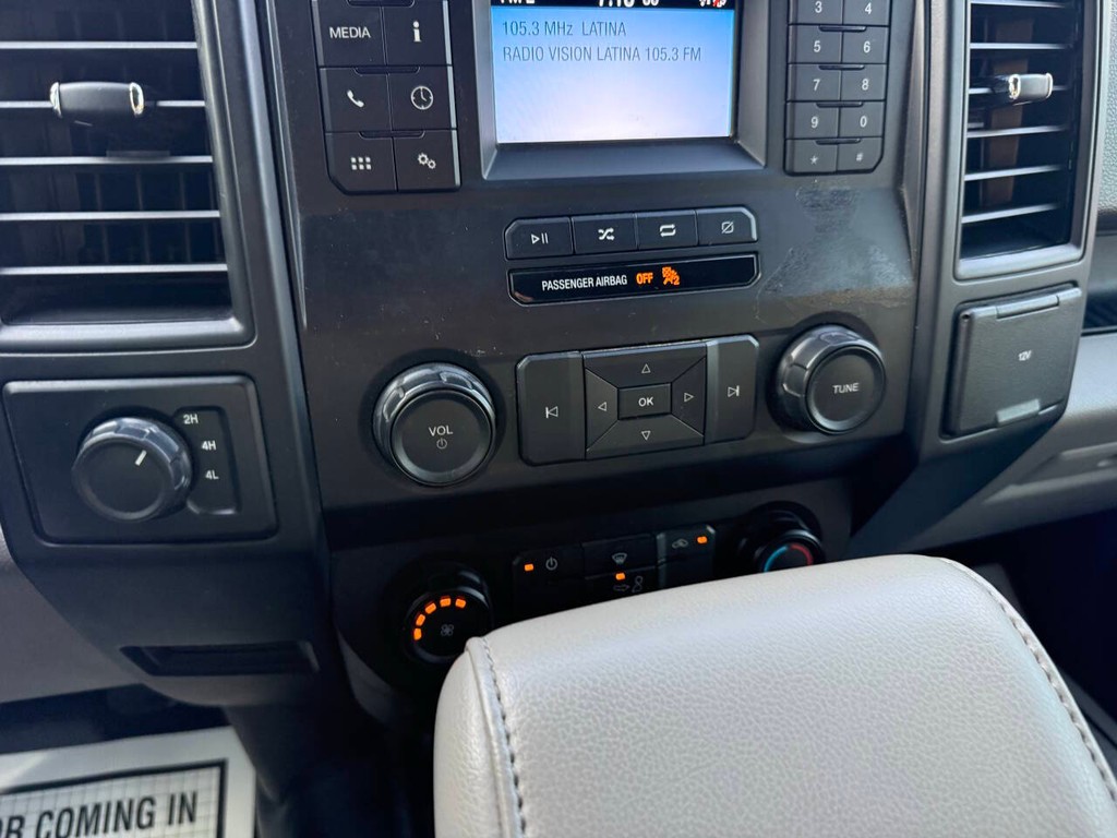 Ford F-150 Vehicle Full-screen Gallery Image 28