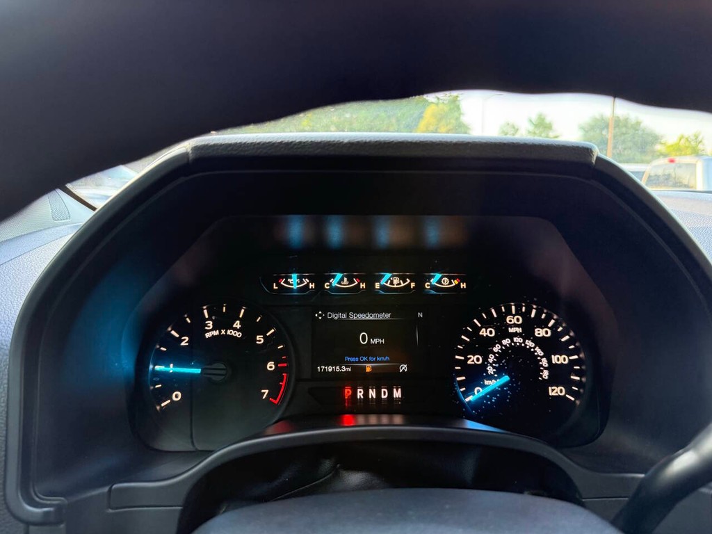 Ford F-150 Vehicle Full-screen Gallery Image 32