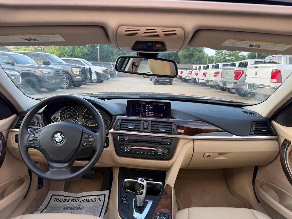 BMW 3 Series Vehicle Full-screen Gallery Image 17