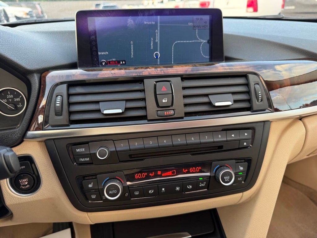 BMW 3 Series Vehicle Full-screen Gallery Image 26