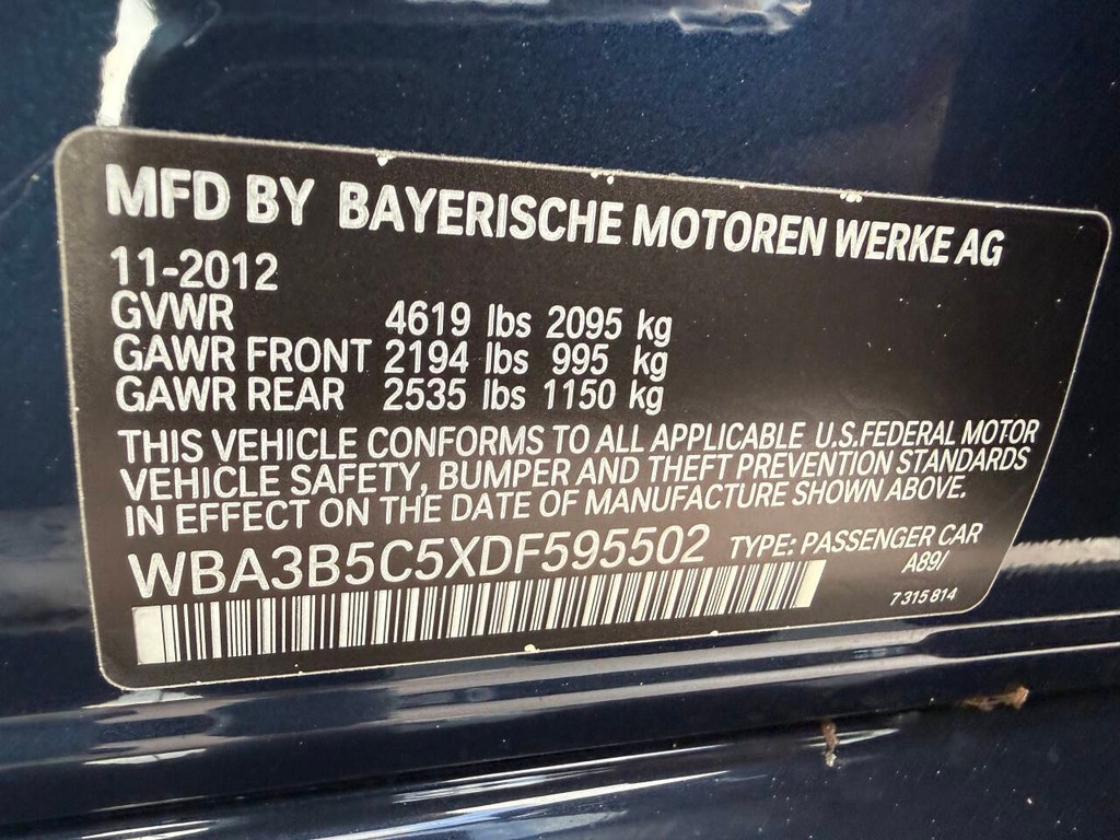 BMW 3 Series Vehicle Full-screen Gallery Image 34