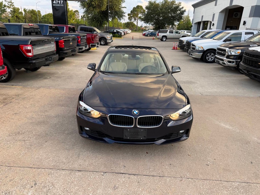 BMW 3 Series Vehicle Full-screen Gallery Image 39