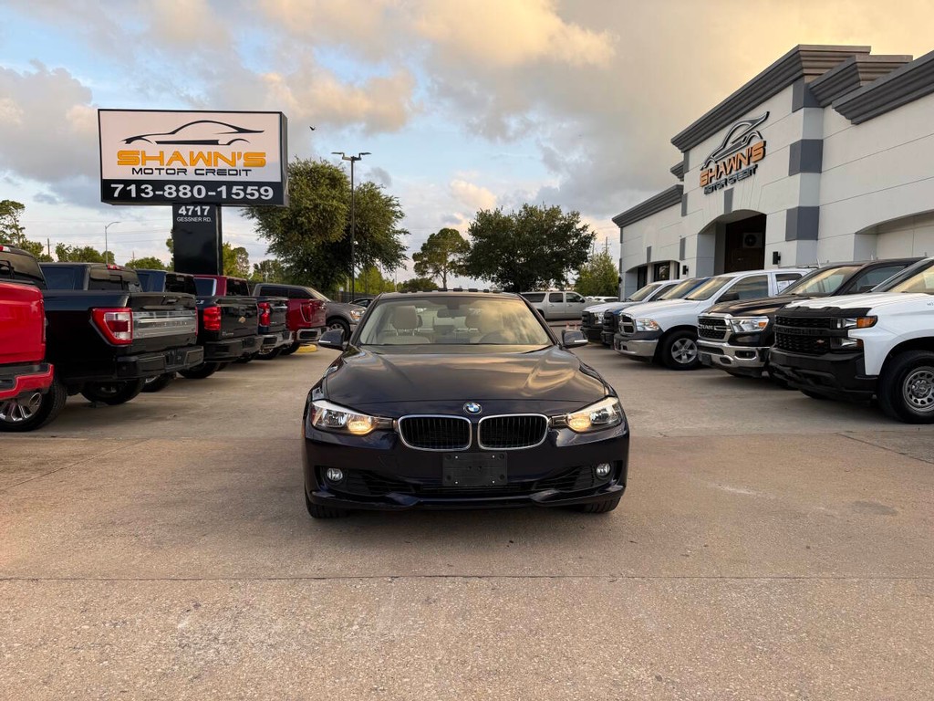 BMW 3 Series Vehicle Full-screen Gallery Image 40