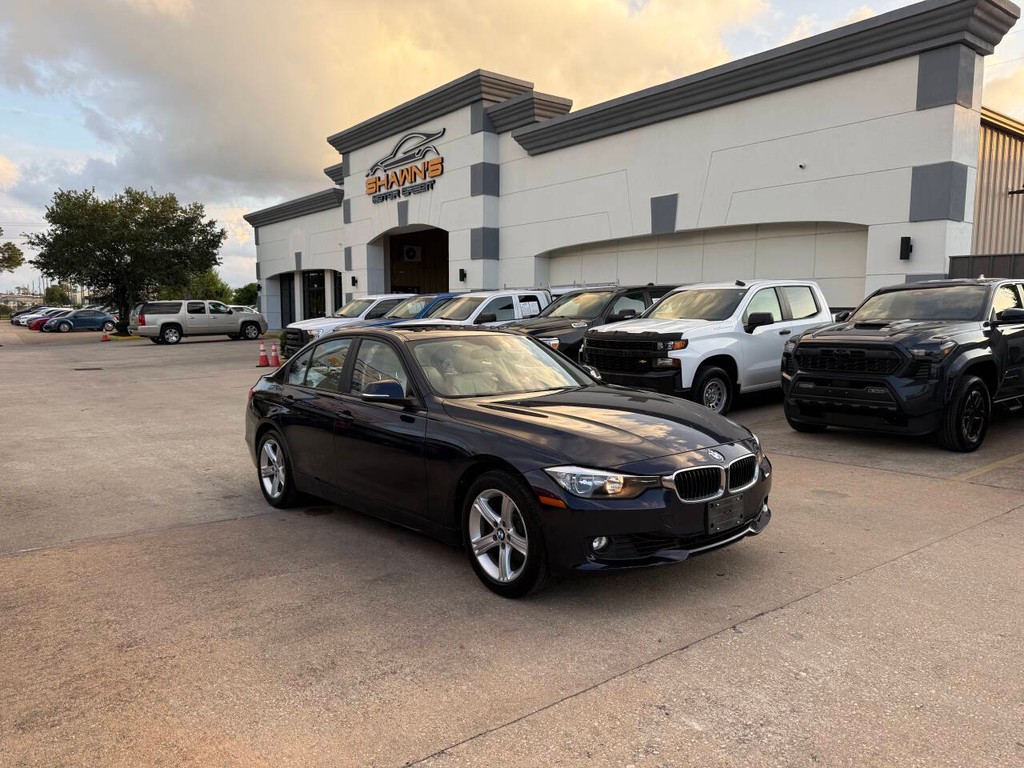 BMW 3 Series Vehicle Full-screen Gallery Image 41