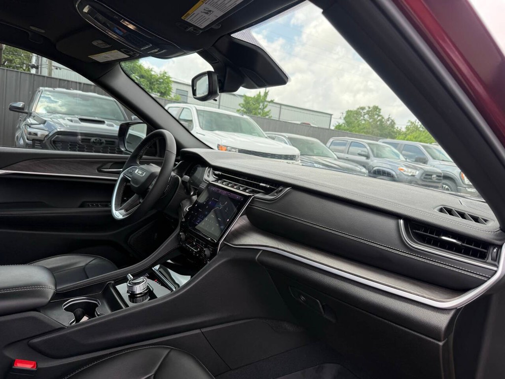 Jeep Grand Cherokee Vehicle Full-screen Gallery Image 09