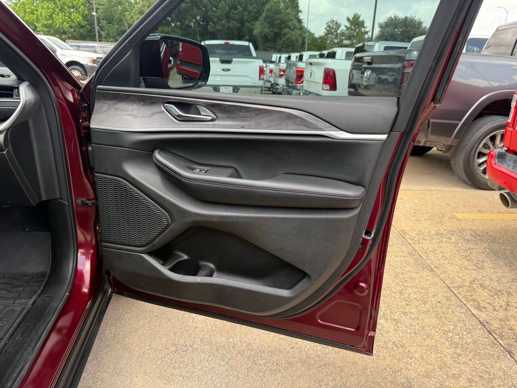 Jeep Grand Cherokee Vehicle Full-screen Gallery Image 11
