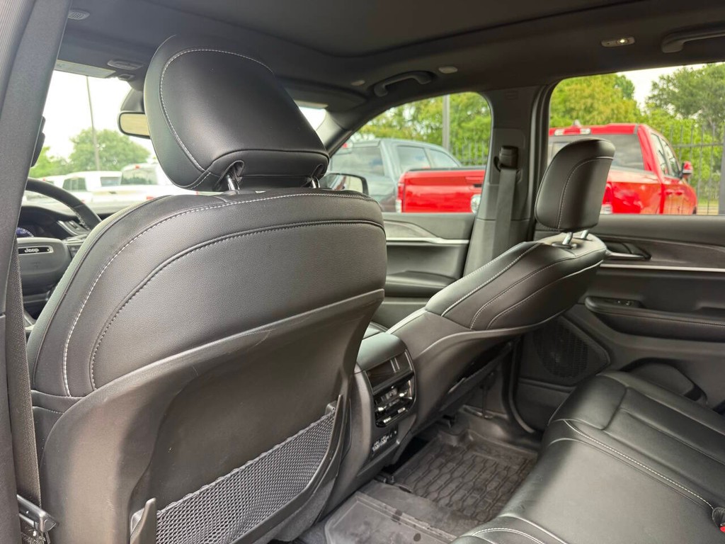Jeep Grand Cherokee Vehicle Full-screen Gallery Image 12