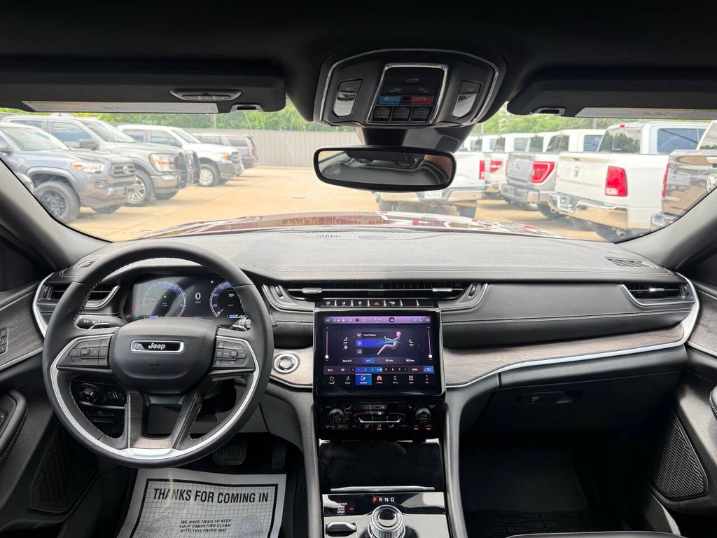 Jeep Grand Cherokee Vehicle Full-screen Gallery Image 17