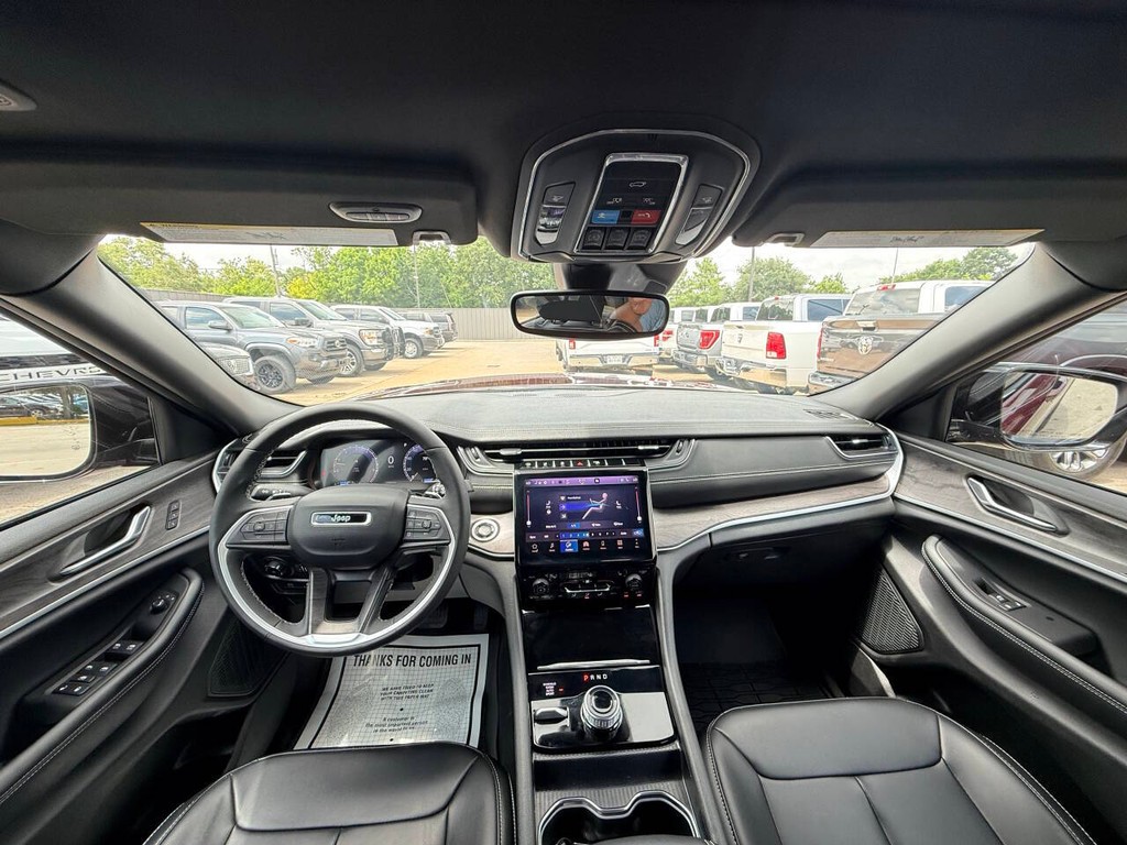 Jeep Grand Cherokee Vehicle Full-screen Gallery Image 18