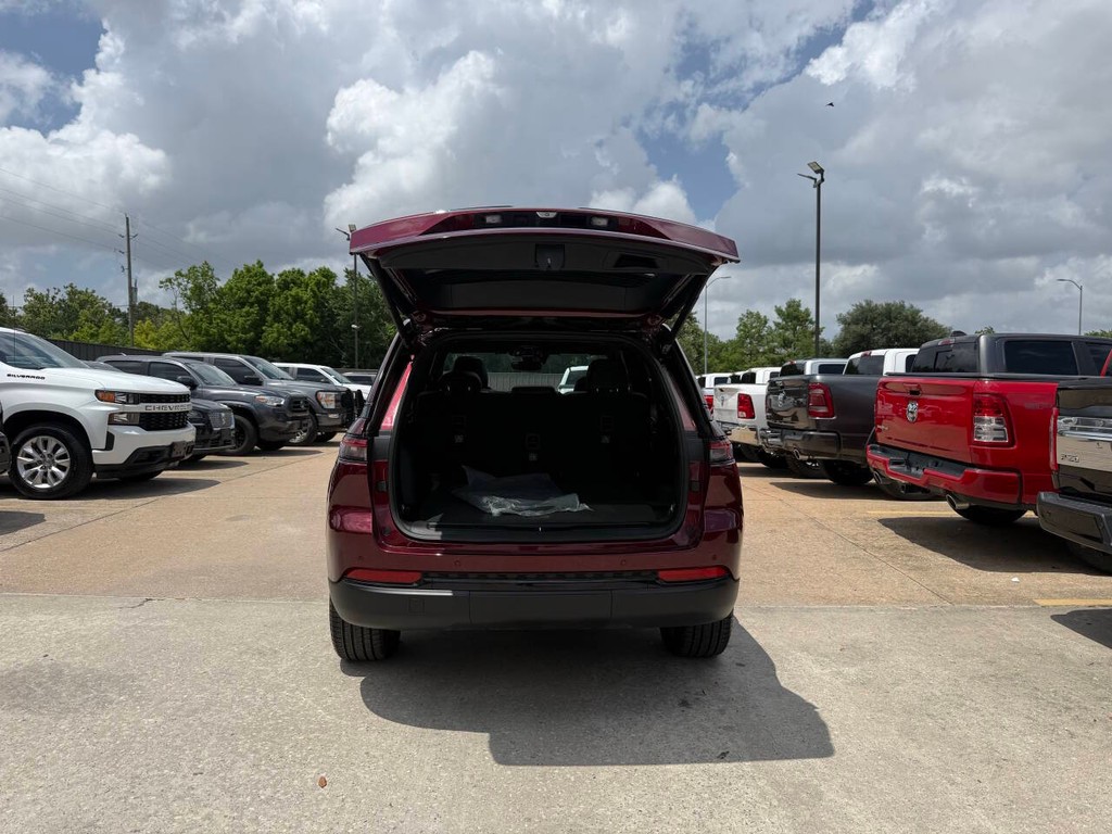 Jeep Grand Cherokee Vehicle Full-screen Gallery Image 38