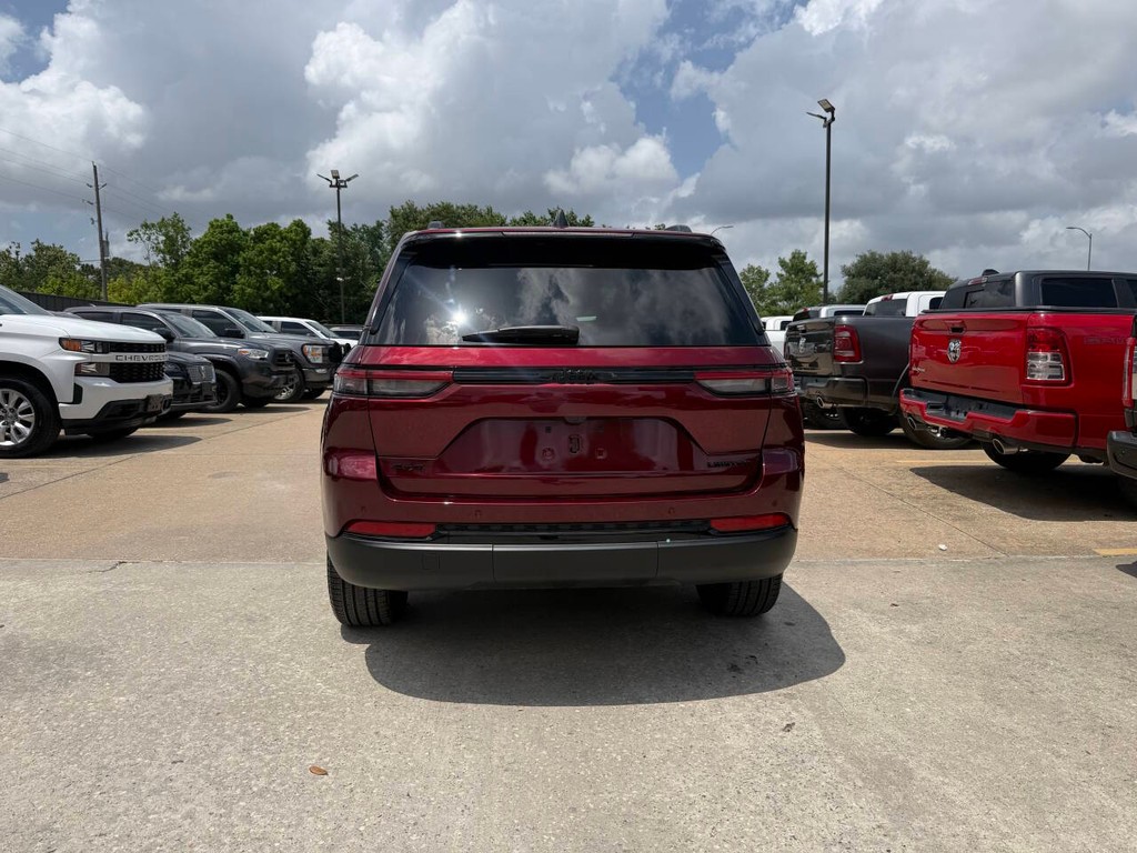 Jeep Grand Cherokee Vehicle Full-screen Gallery Image 40