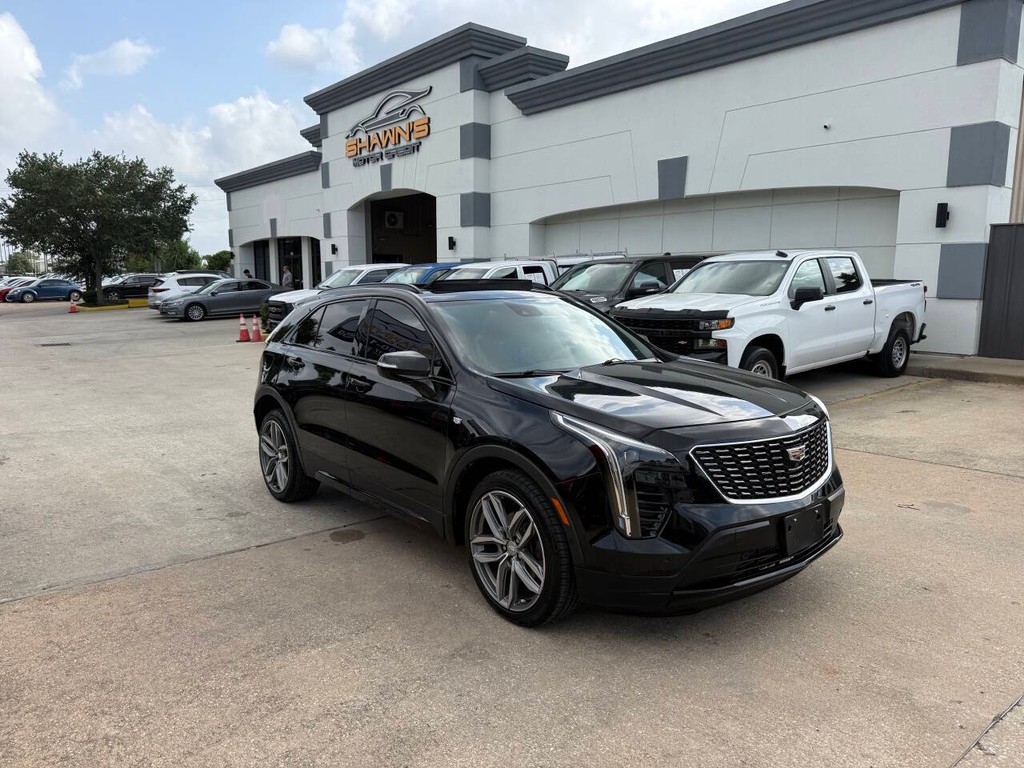 Cadillac XT4 Vehicle Full-screen Gallery Image 02