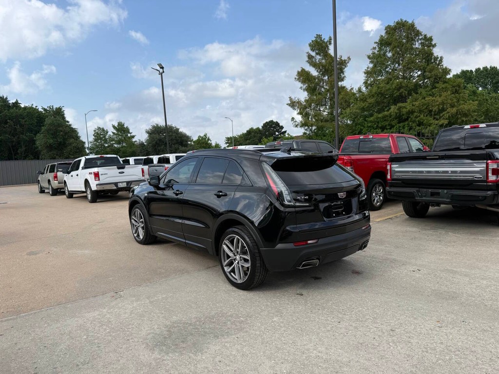 Cadillac XT4 Vehicle Full-screen Gallery Image 04