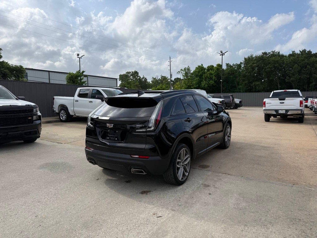 Cadillac XT4 Vehicle Full-screen Gallery Image 05